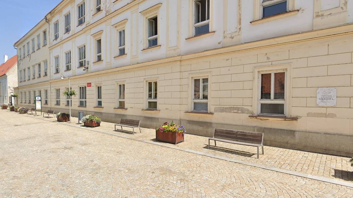 Obchodní akademie v nejstarší znojemské školní budově